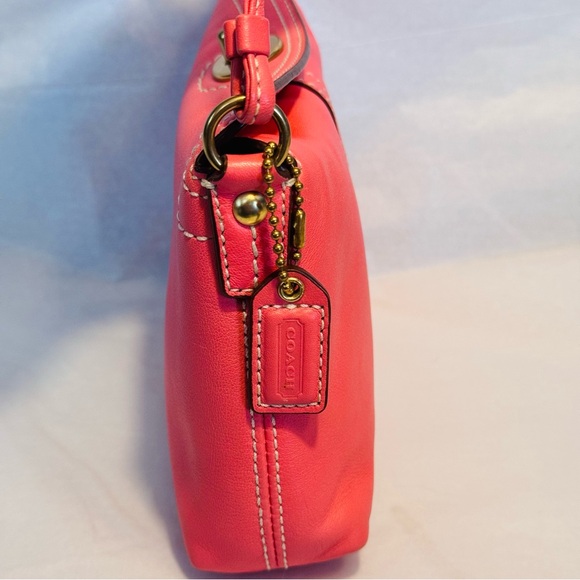 Excellent Condition Barbie Pink Coach Leather Wristlet with Toggle Closure - Picture 5 of 12